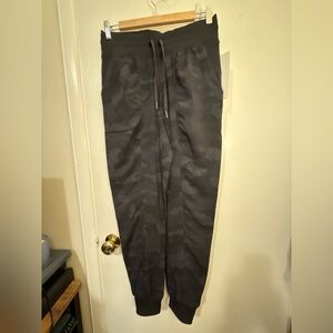 Lululemon dance Studio MR  Camo Jogger